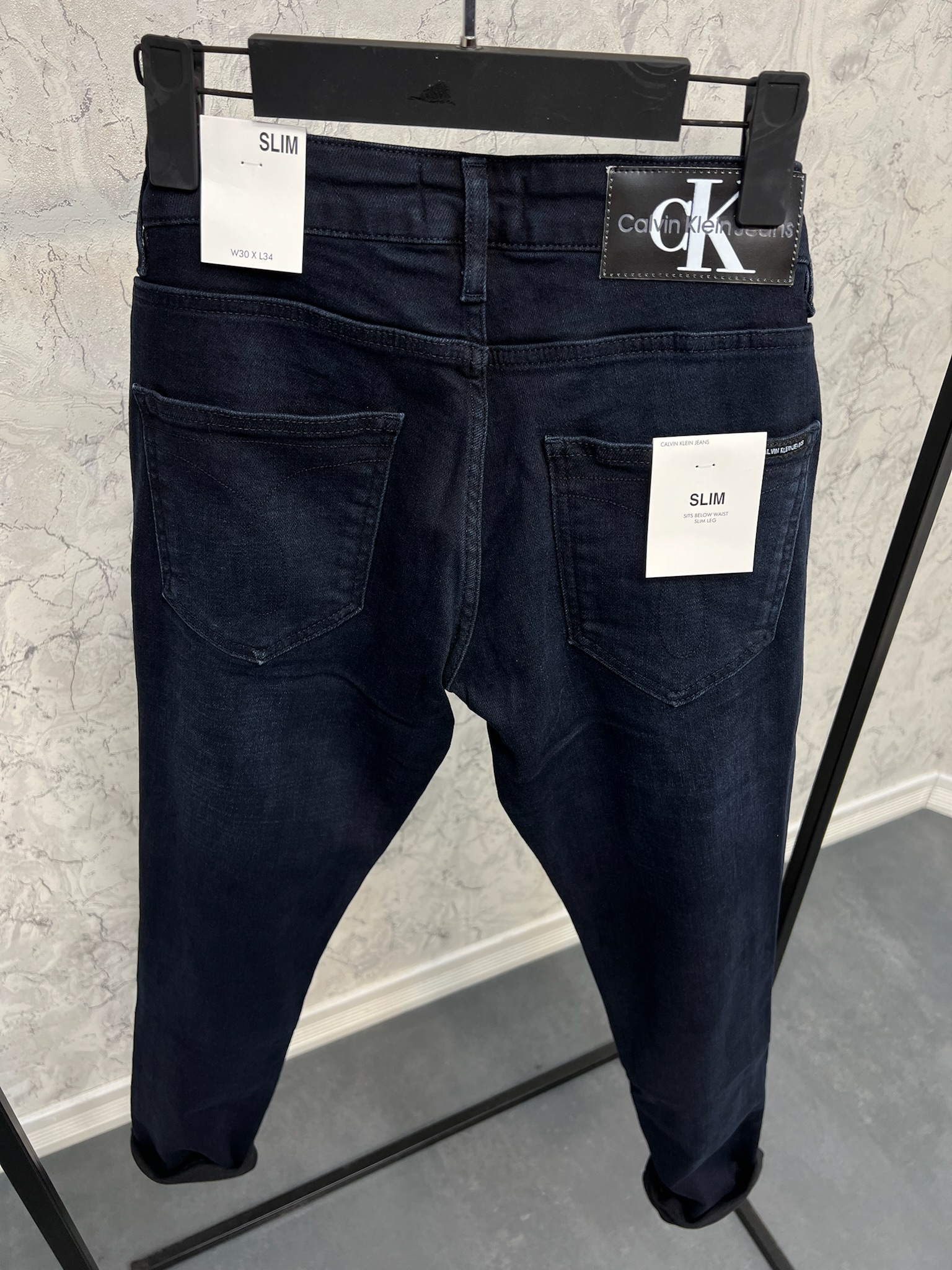 Erkek%20Slim%20Fit%20Kot%20Pantolon%2024C04
