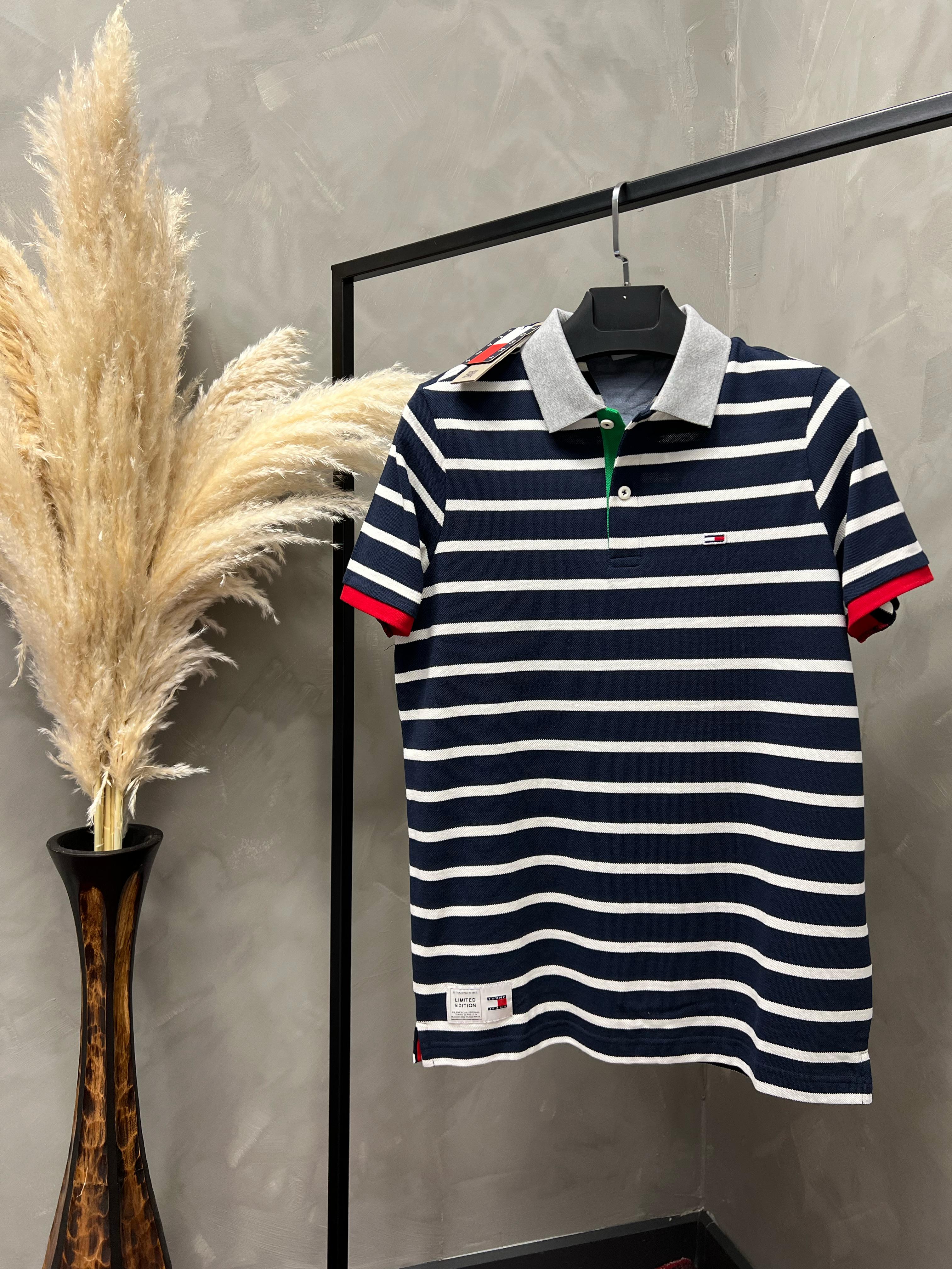 Erkek%20Normal%20Fit%20Polo%20Yaka%20T-shirt%208005L