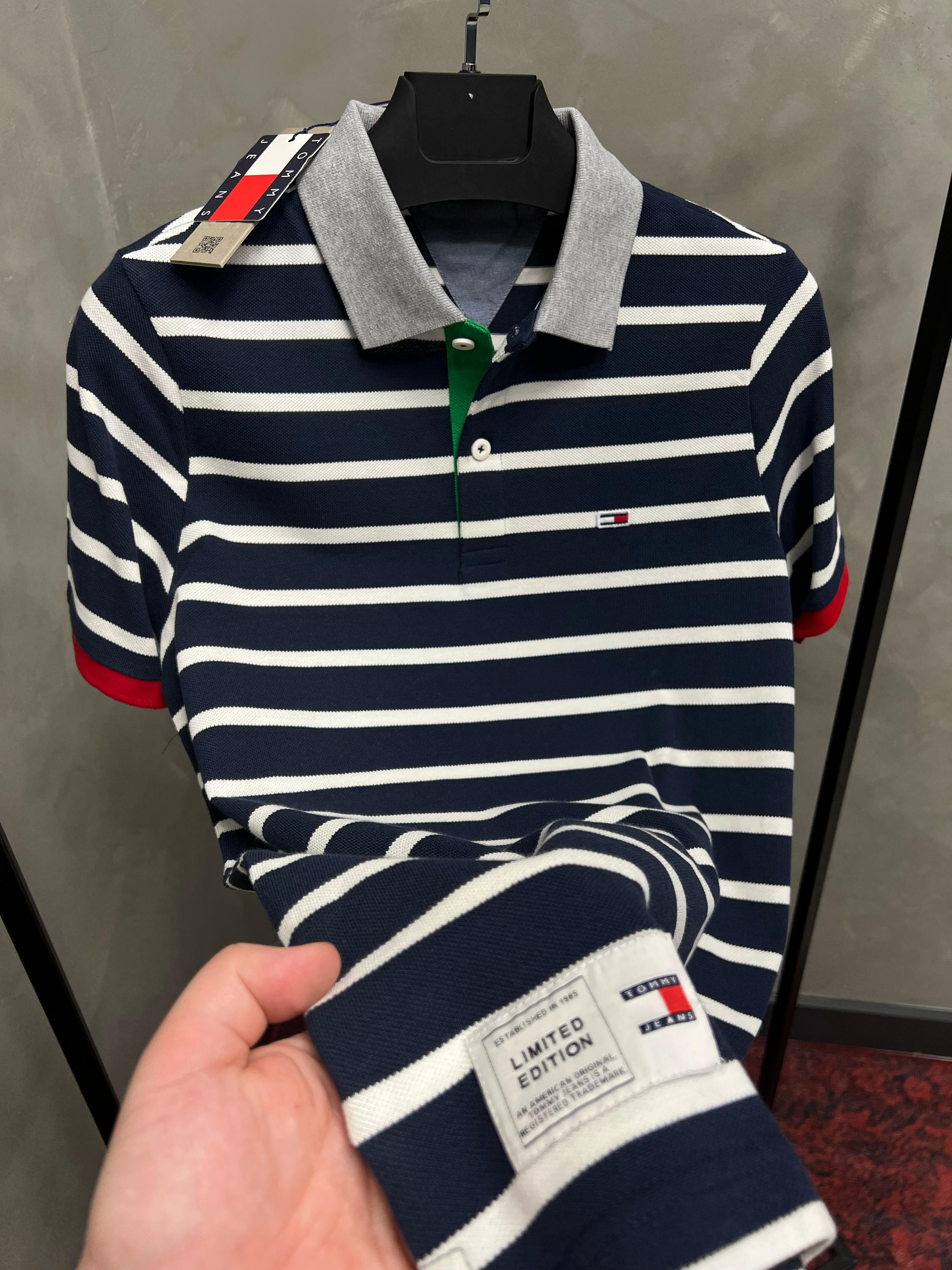 Erkek%20Normal%20Fit%20Polo%20Yaka%20T-shirt%208005L