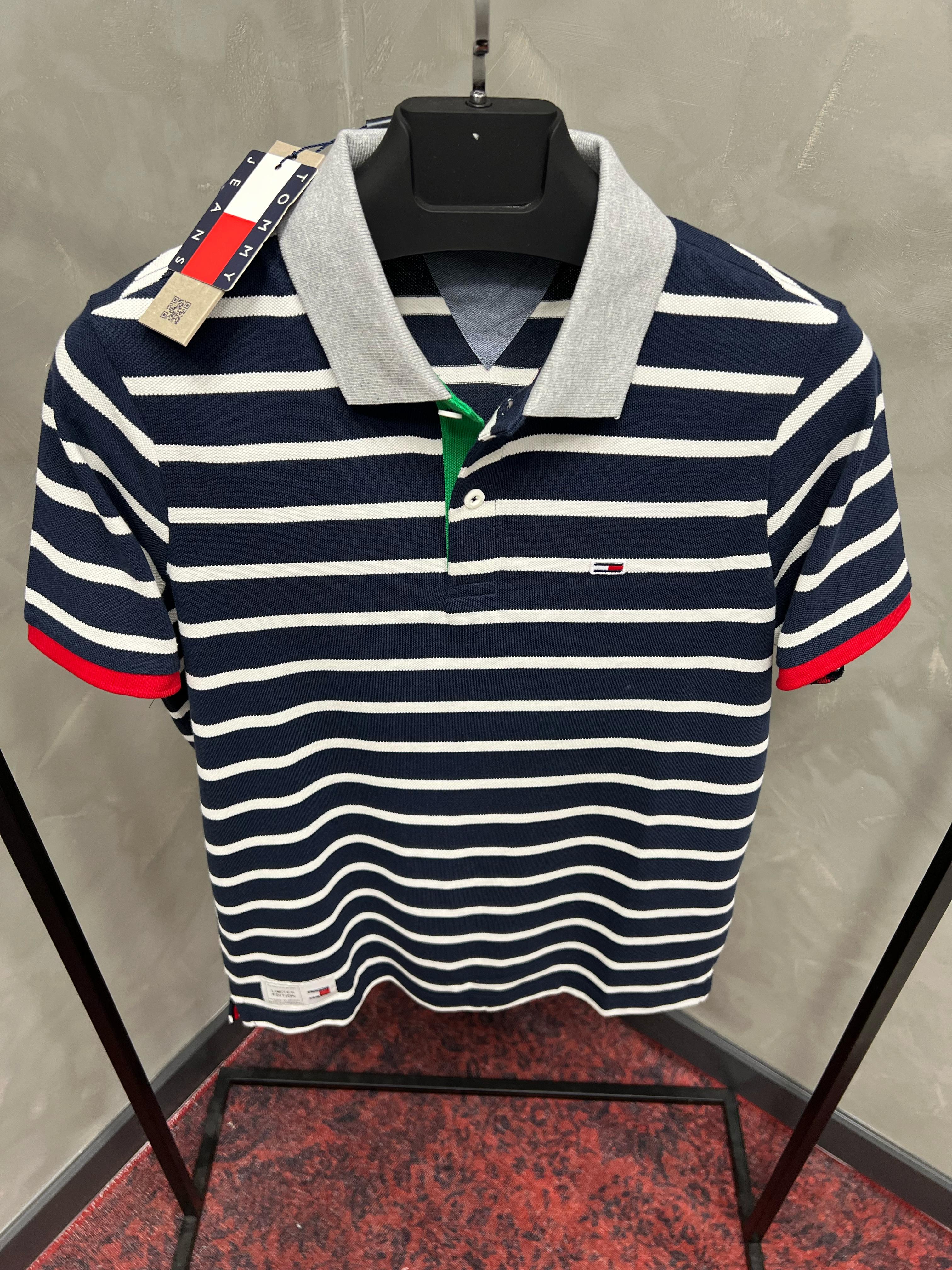 Erkek%20Normal%20Fit%20Polo%20Yaka%20T-shirt%208005L