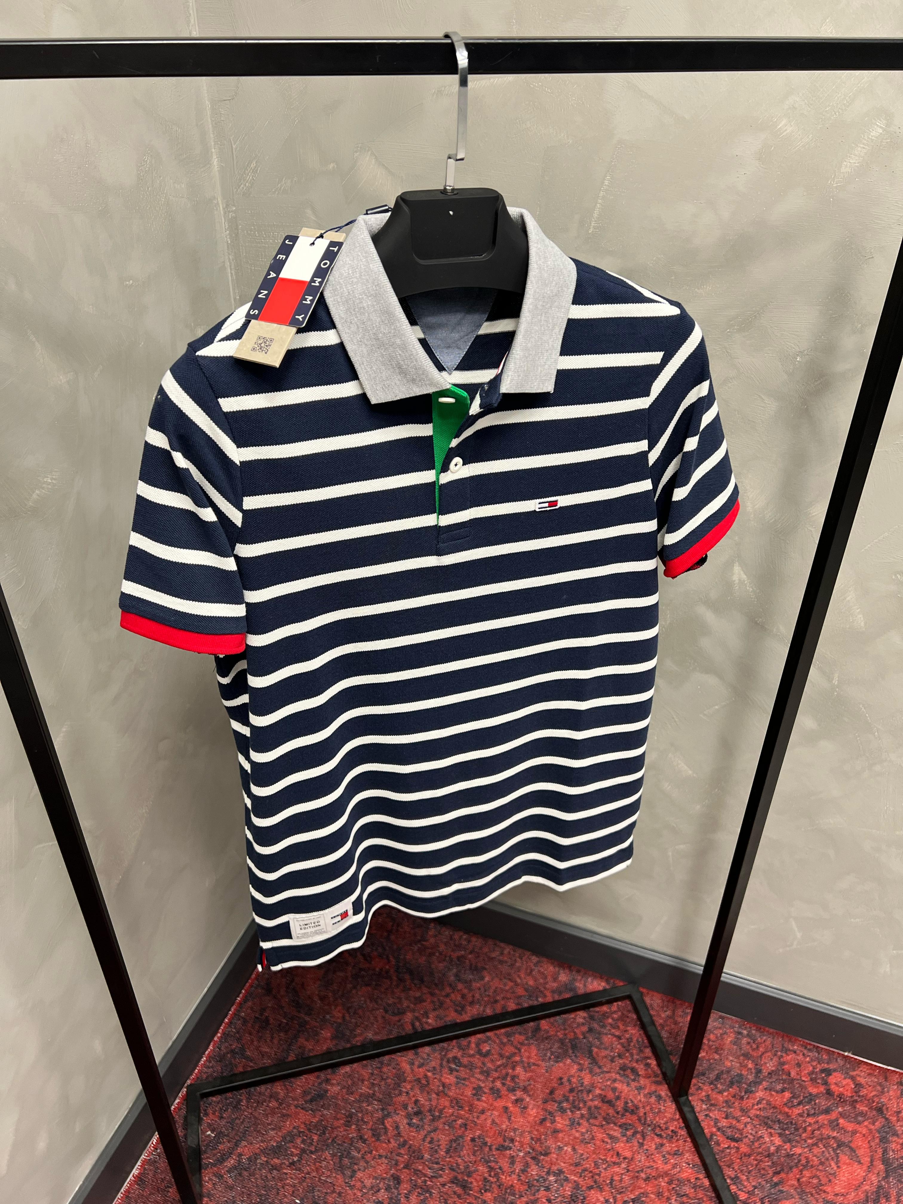 Erkek%20Normal%20Fit%20Polo%20Yaka%20T-shirt%208005L